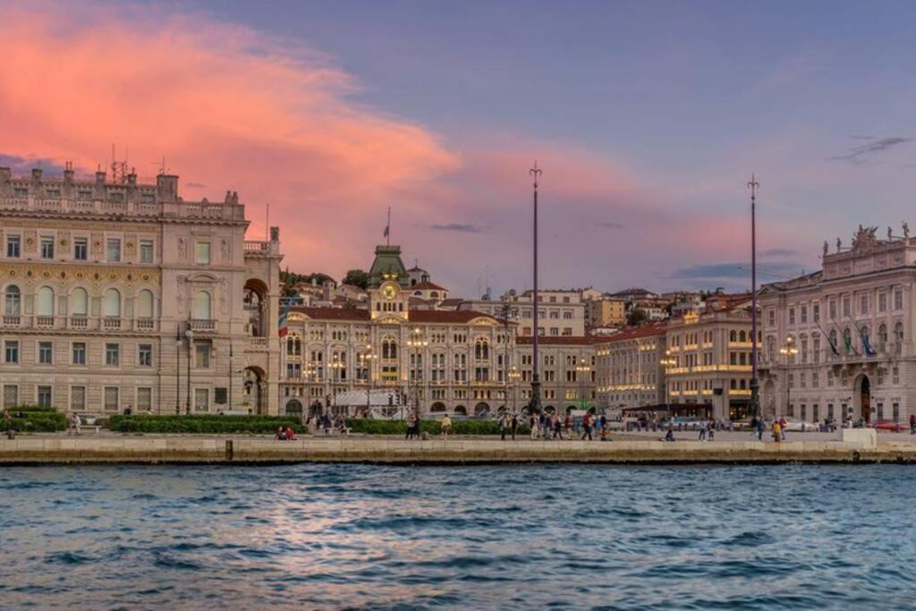 Апартаменти Luxury Stazione Centrale Elegante Loft Трієст Екстер'єр фото